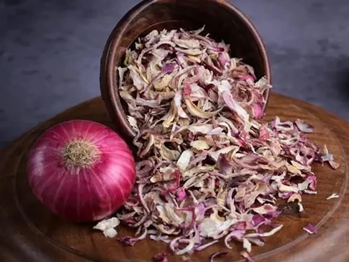 Dehydrated Pink Onion Flakes