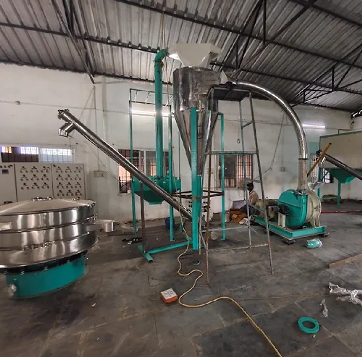Sifter, cyclone and pulveriser in the grinding plant